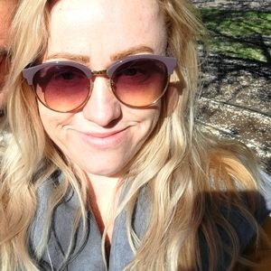 Meet your Posher, Dezy